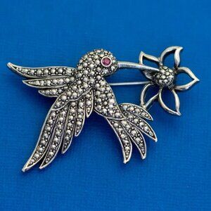 Vintage Silver Tone Intricate Humming Bird Animal Brooch by Avon - D36